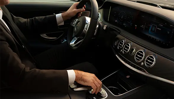 Luxury limousine car cost comparison in Canada for corporate and airport transportation