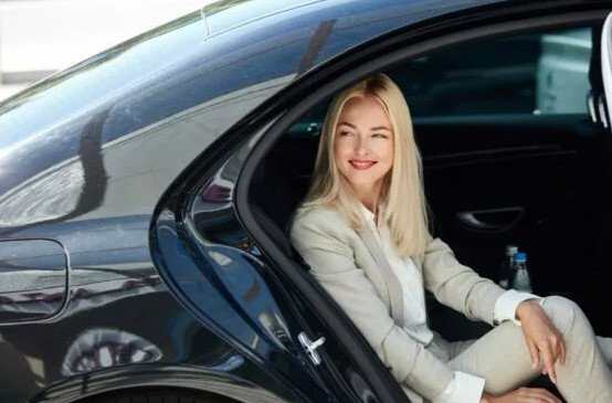 Airport Limo Etiquette in Canada: Tips for a Smooth Experience