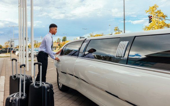 Airport Transfer vs Airport Shuttle: Key Differences